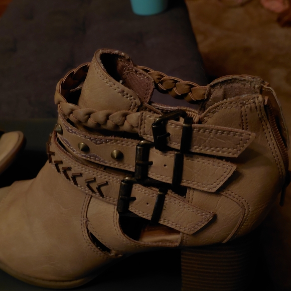 Sugar Women's Beige Peep-Toe Heels - Picture 3 of 6